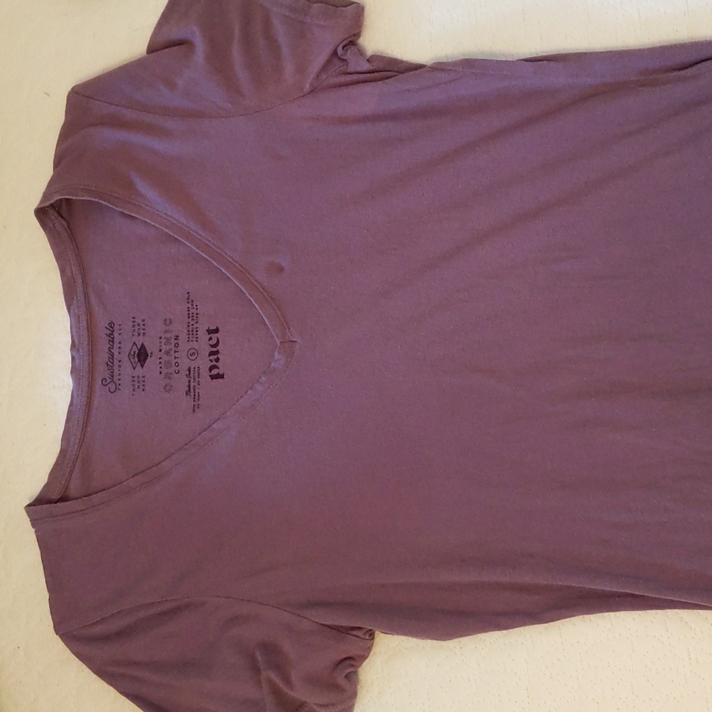 Pact organic v-neck